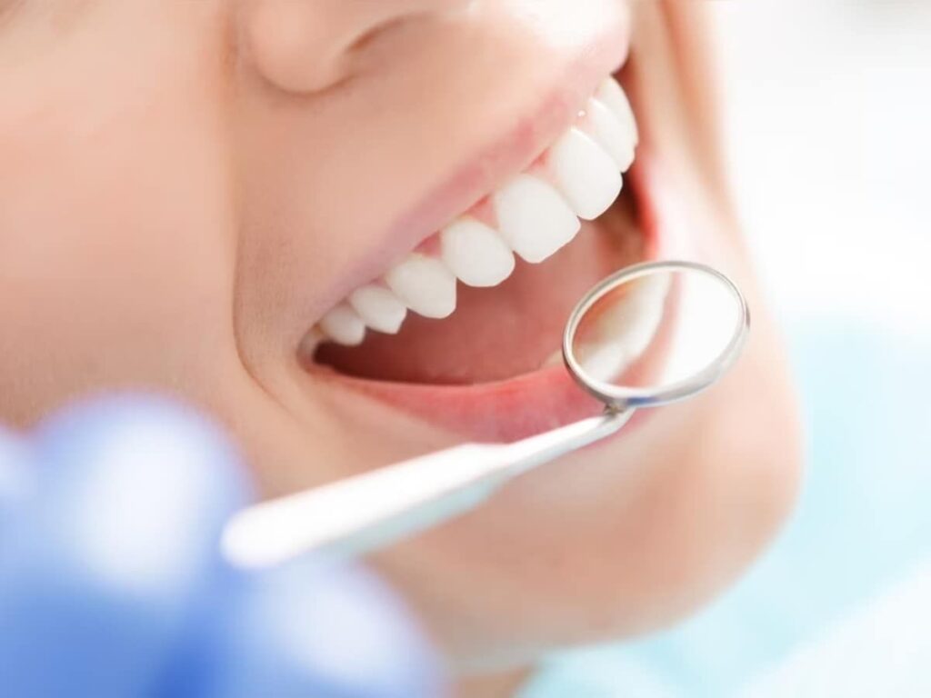 Los cambios hormonales en la mujer y la salud bucodental.